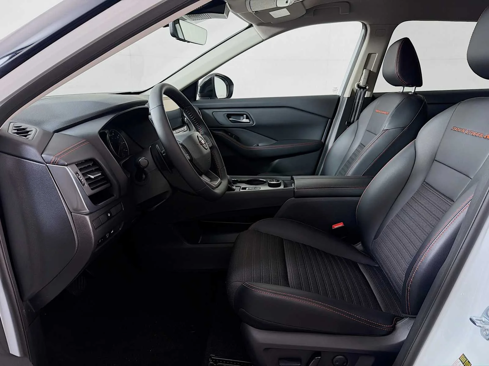 Certified Used 2025 Everest White Pearl Nissan Rock Creek image 18