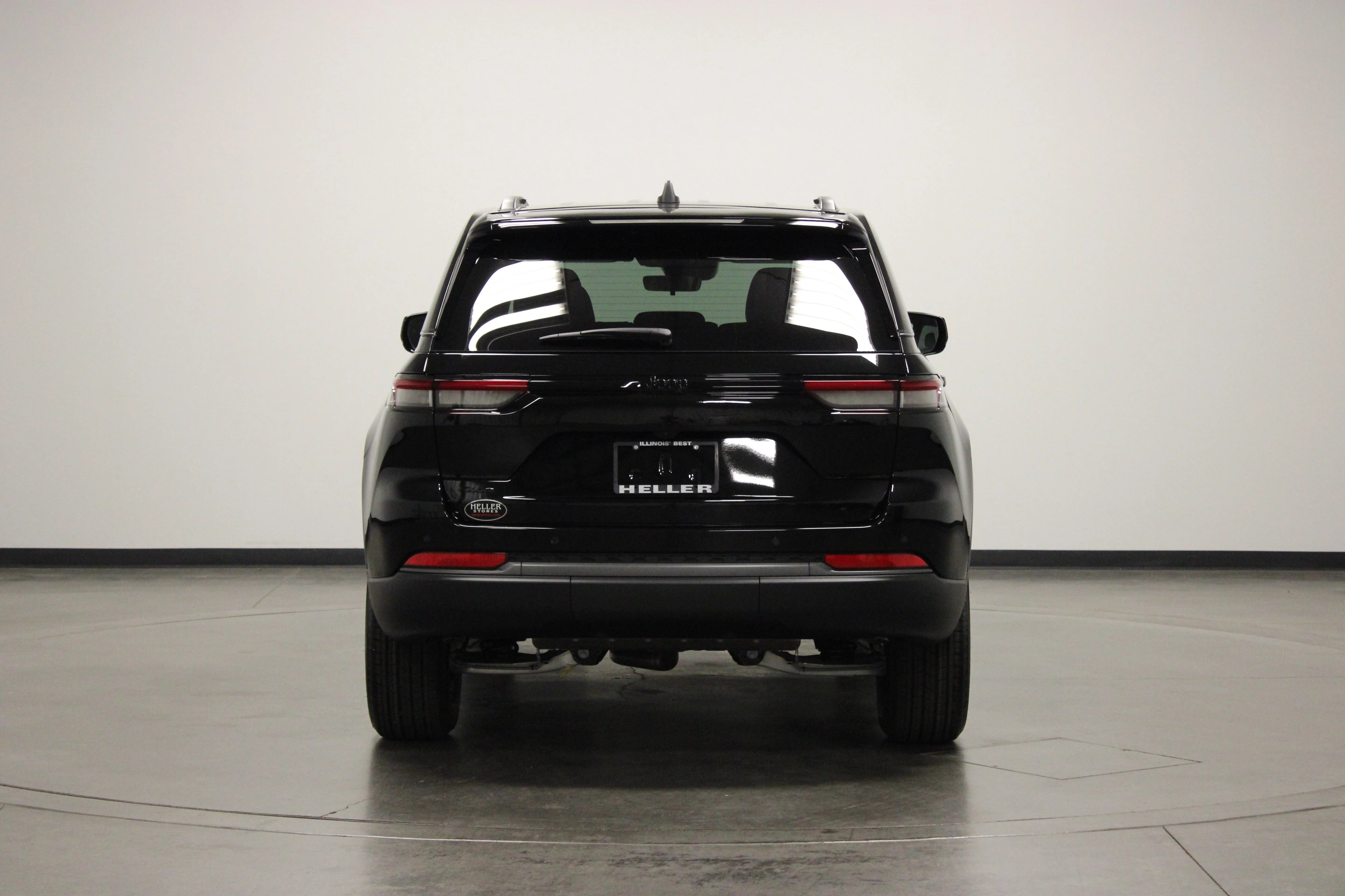 New 2026 Diamond Black Crystal Pearlcoat Jeep Laredo Altitude image 7