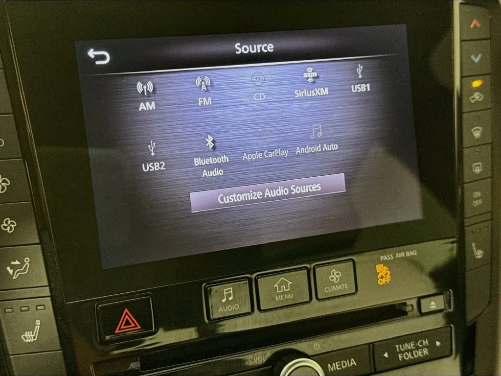 Certified Used 2025 White INFINITI LUXE image 20