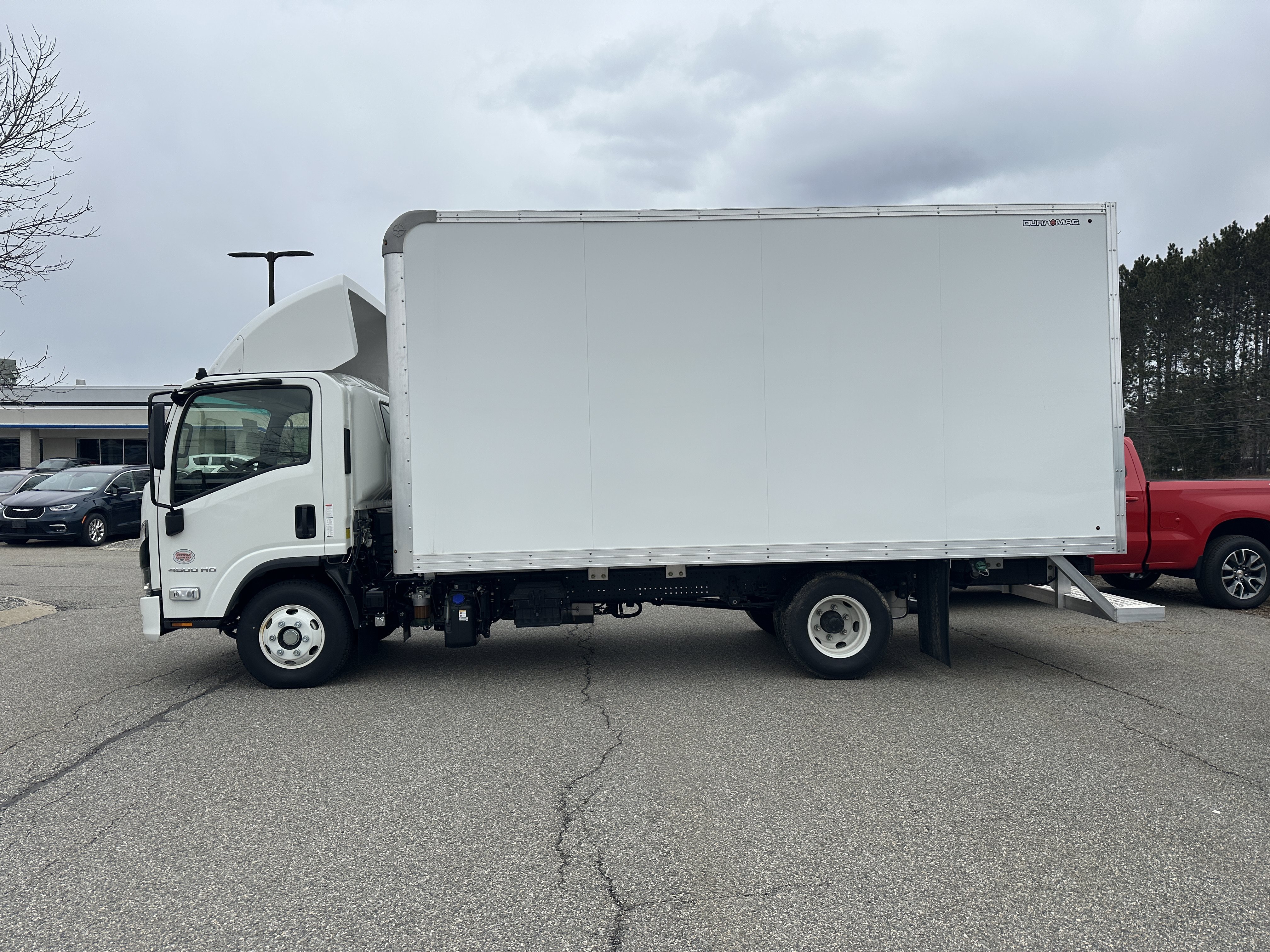 New 2025 Arc White Chevrolet  image 2
