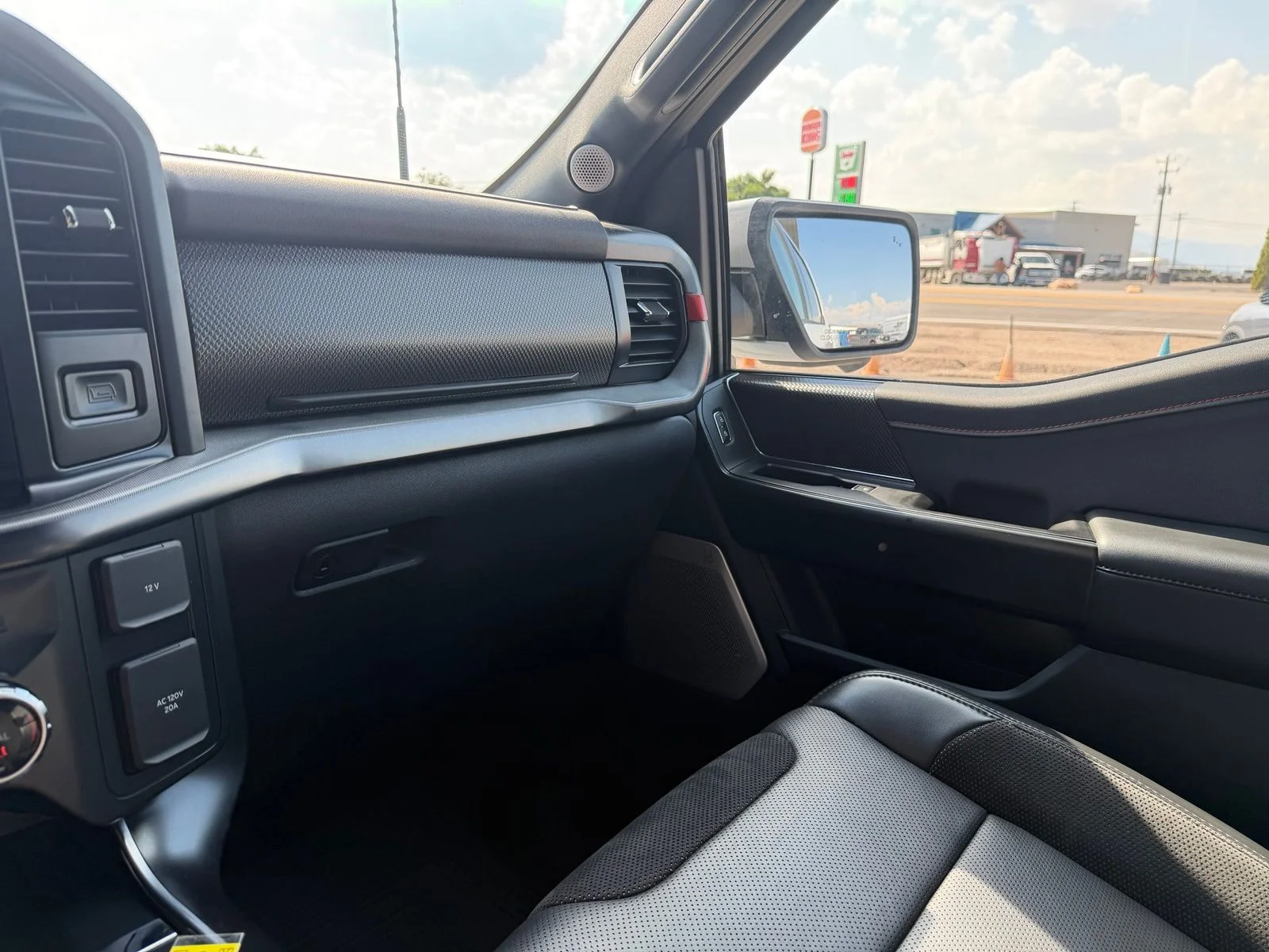 Used 2025 White Ford Raptor image 23