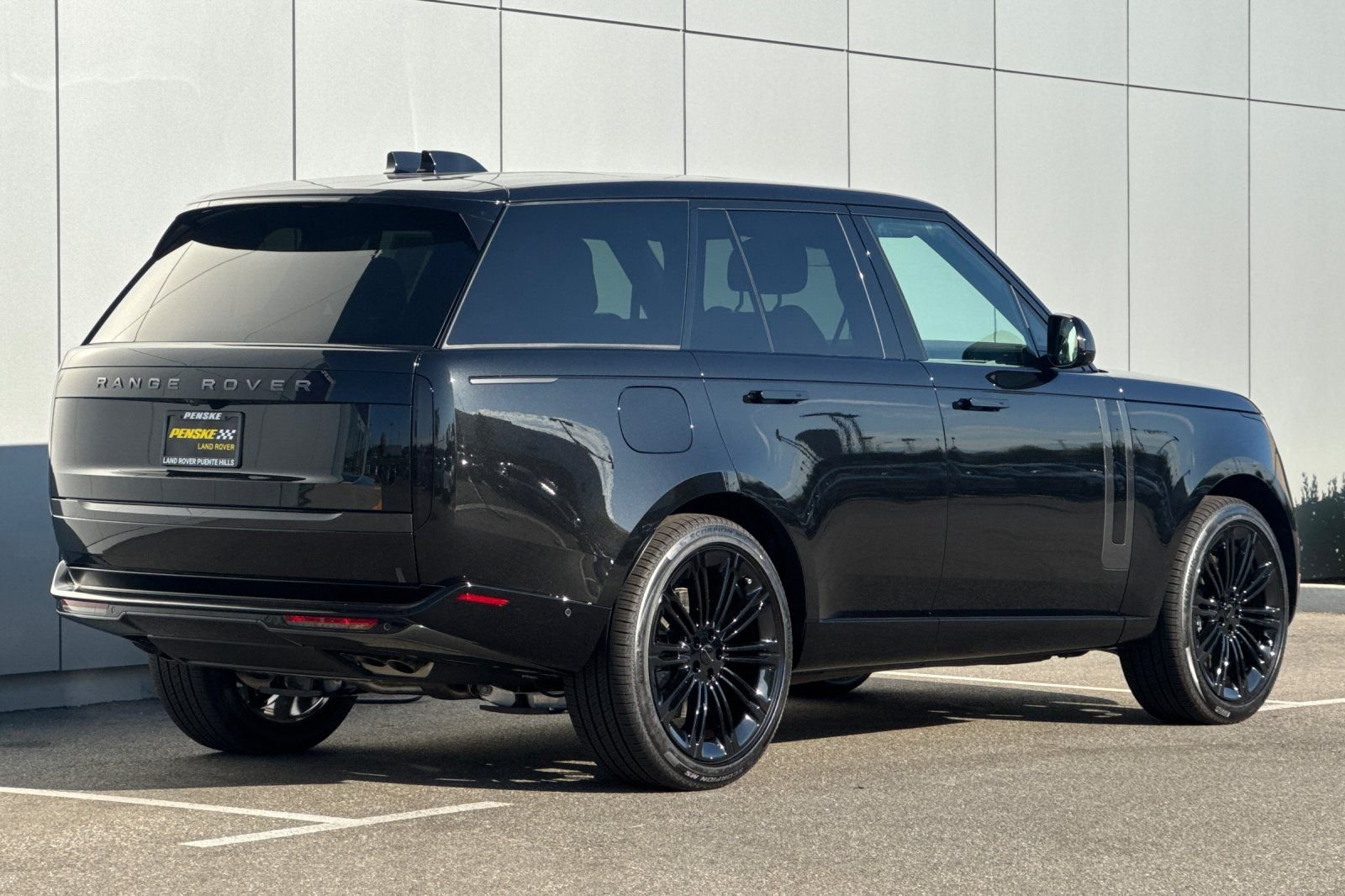 New 2026 Santorini Black Land Rover SE image 5