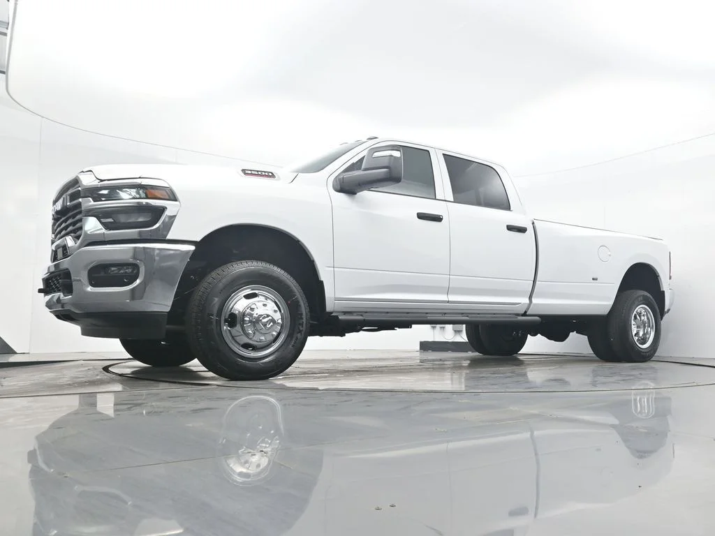 New 2026 Bright White Clear-Coat Exterior Paint RAM Tradesman image 32