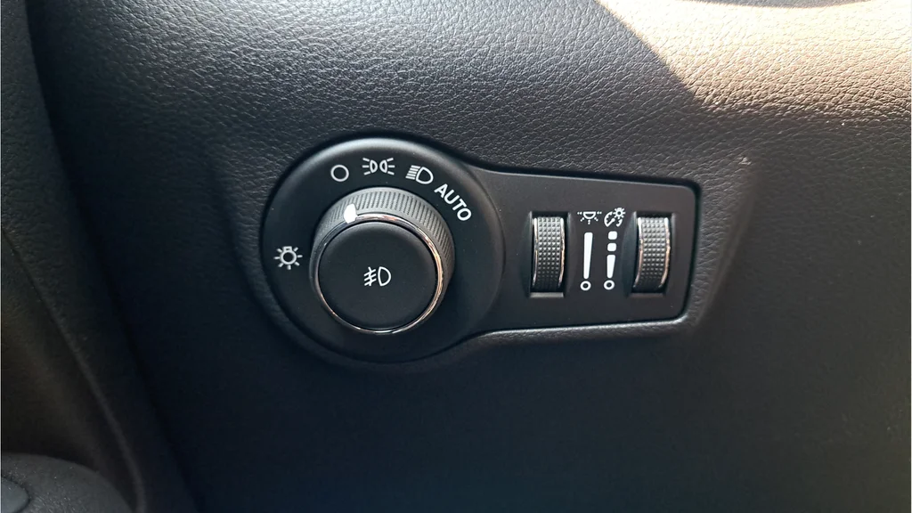 New 2026 Red Hot Pearlcoat Jeep Latitude image 23