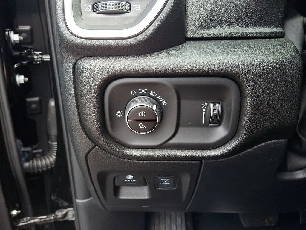 New 2026 Diamond Black Crystal Pearl-Coat Exterior Paint RAM Express image 13