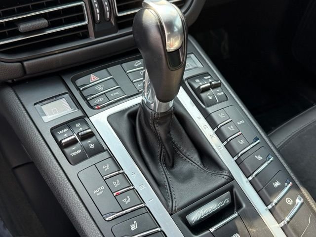 Used 2020  Porsche  image 15