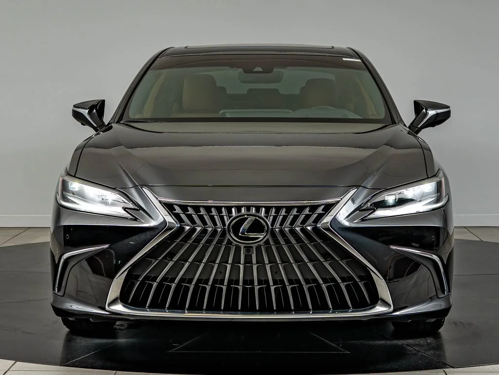 2025 Lexus ES 300h 300h Luxury's photo