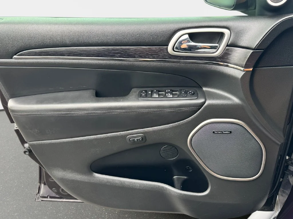 Used 2018 Red Jeep Overland image 30