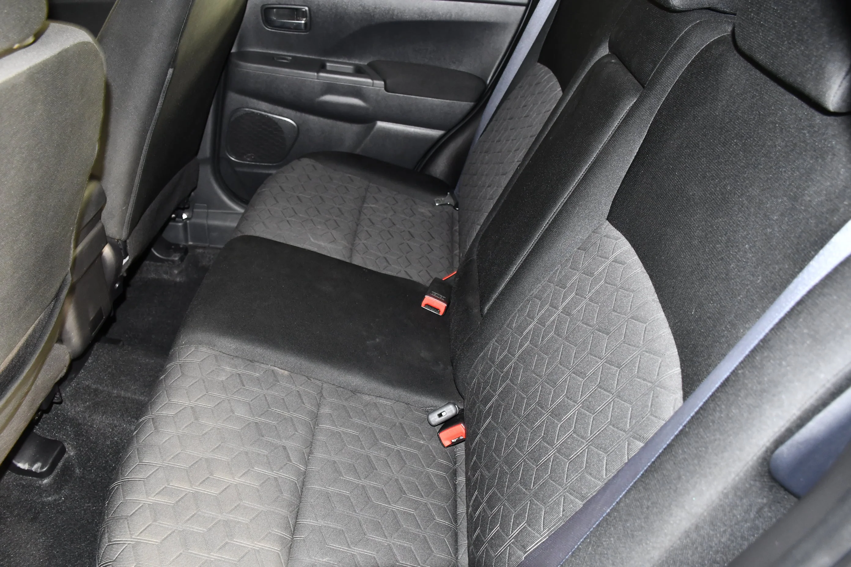 Used 2022 White Diamond Mitsubishi ES image 47