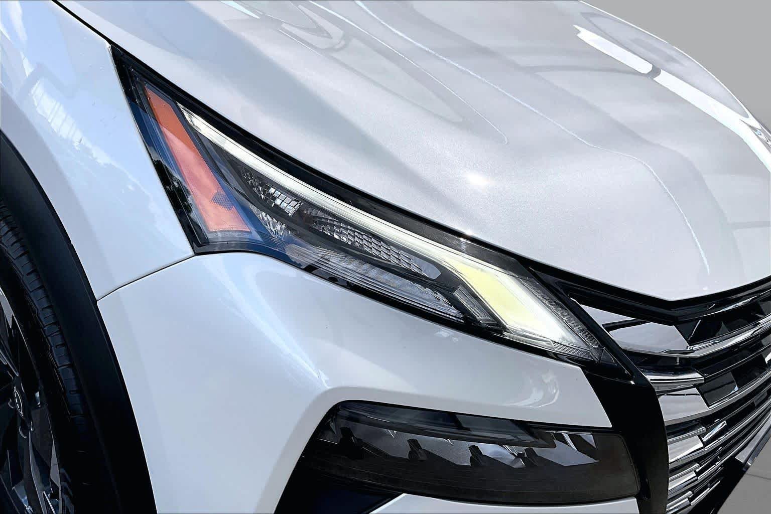 Certified Used 2025 Everest White Pearl Nissan SV image 27