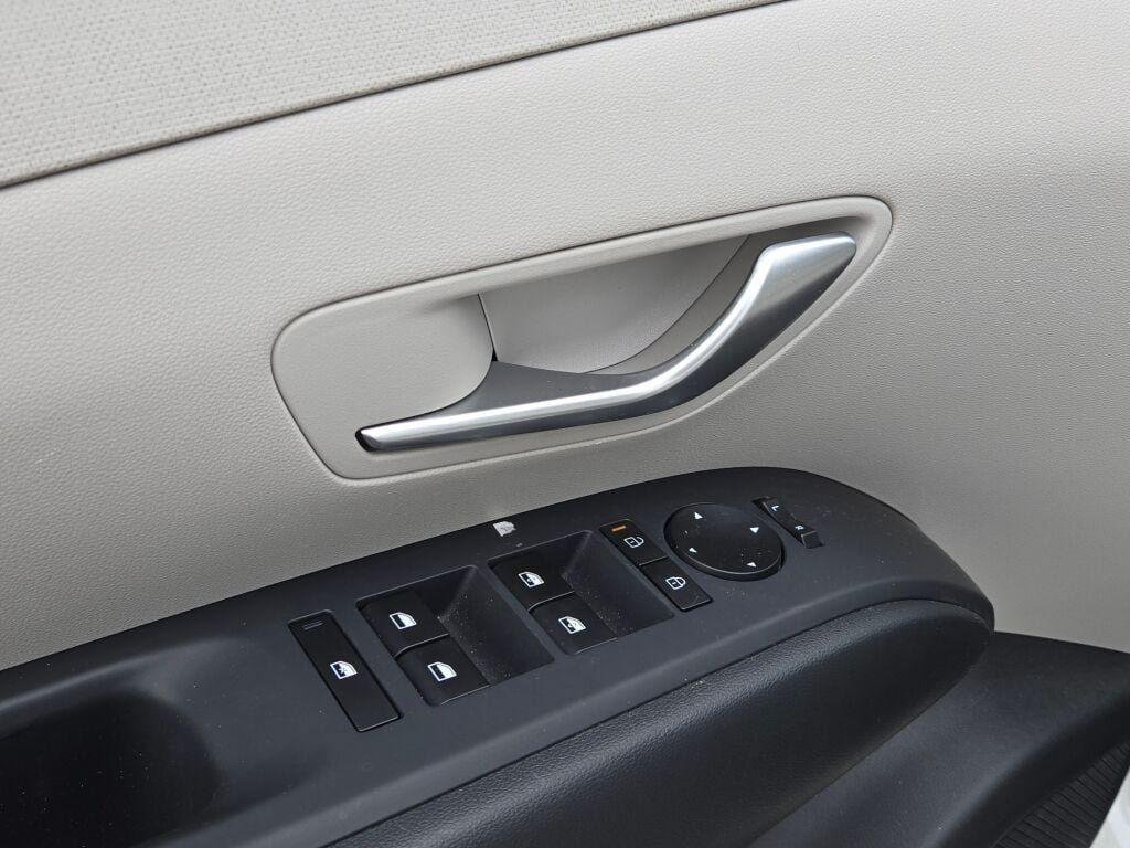 New 2025 Serenity White Pearl Hyundai SEL Convenience AWD image 21