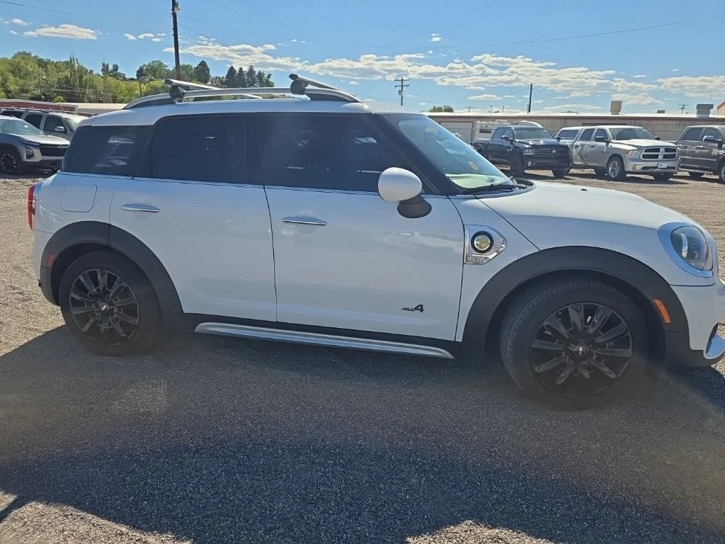 Used 2019 Light White MINI E Countryman image 6