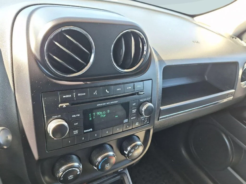 Used 2012 True Blue Pearlcoat Jeep Latitude image 16