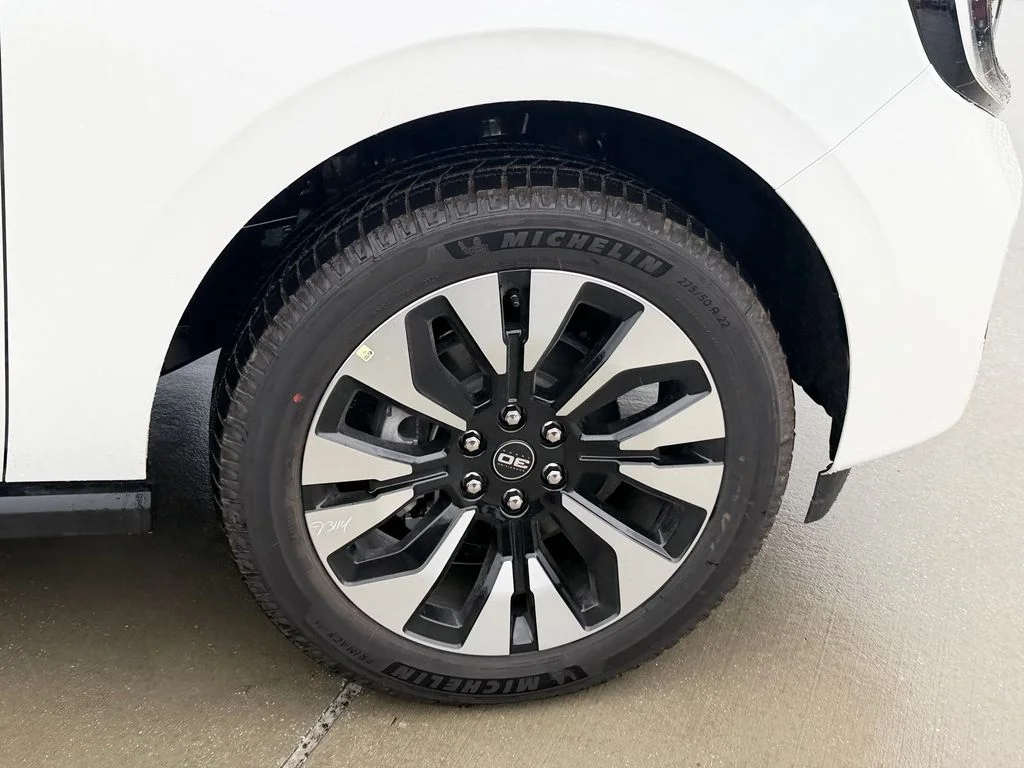 New 2027 Star White Metallic Tri-Coat Ford Platinum image 9