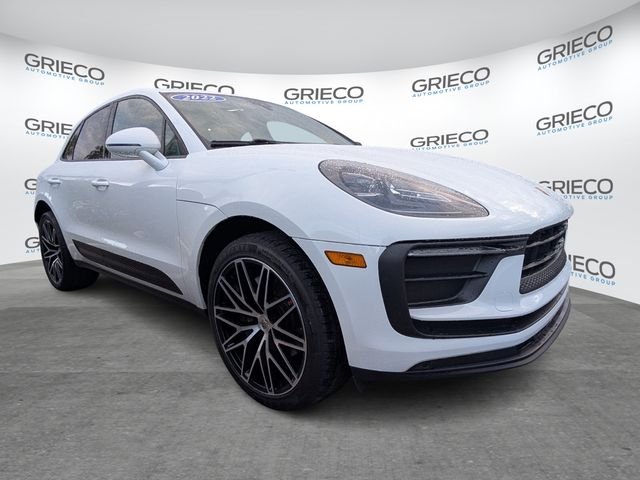 2022 Porsche Macan Base