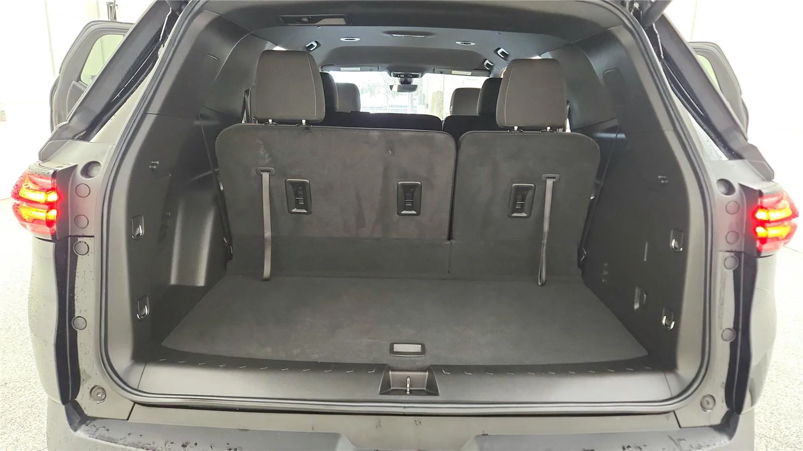 Used 2023 Mosaic Black Metallic Chevrolet LT Cloth image 19