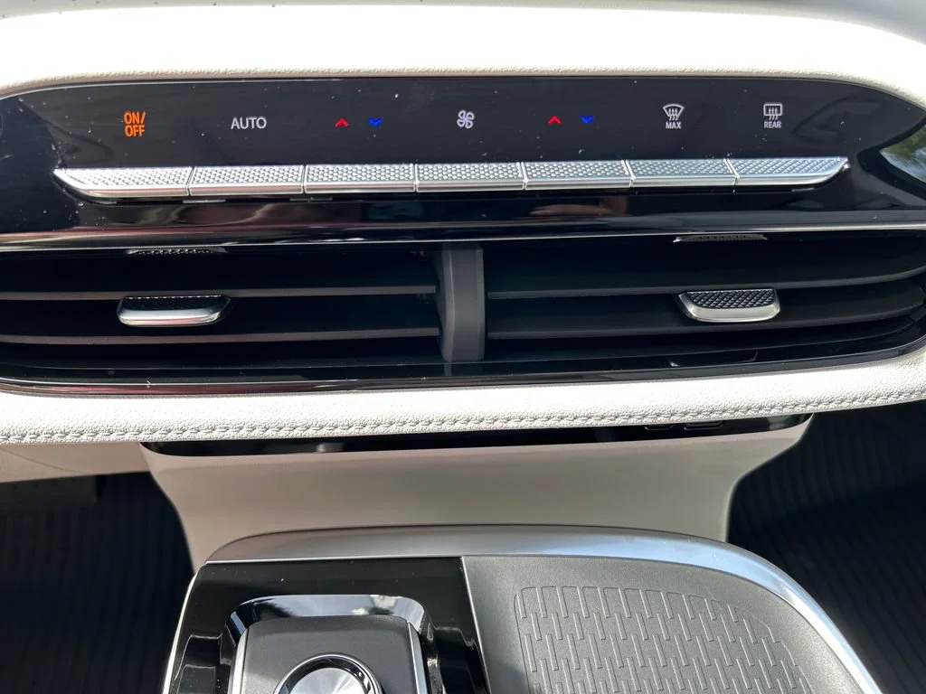 New 2027 Iridescent White Tricoat Buick Avenir image 52