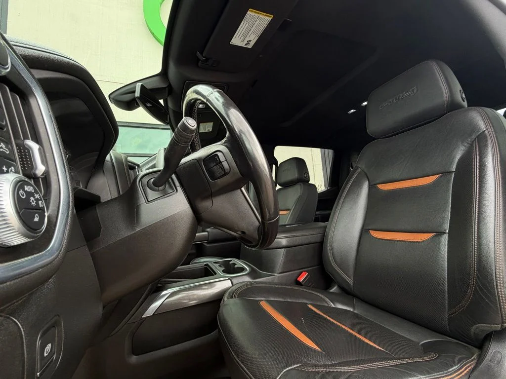 Used 2021 White GMC AT4 image 9