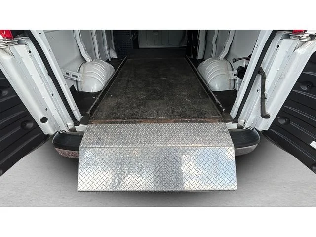 Used 2022 White Chevrolet Work Van image 37