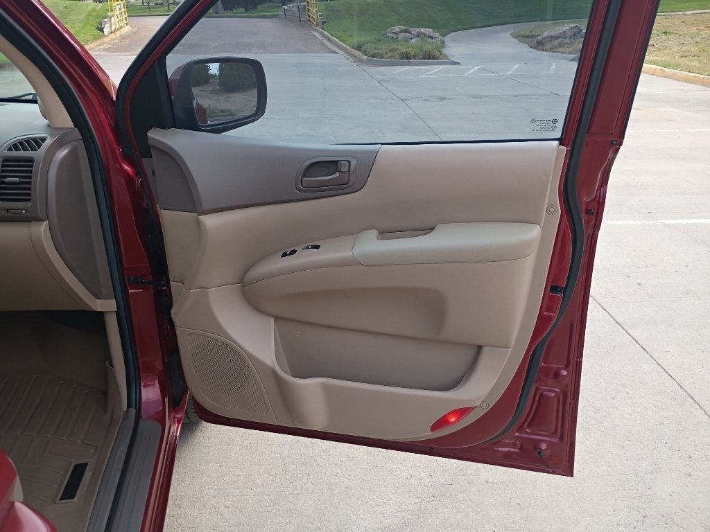 Used 2012 Claret Red Kia LX image 10