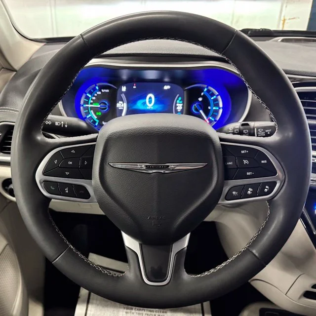 Used 2023 Gray Chrysler Touring L image 11