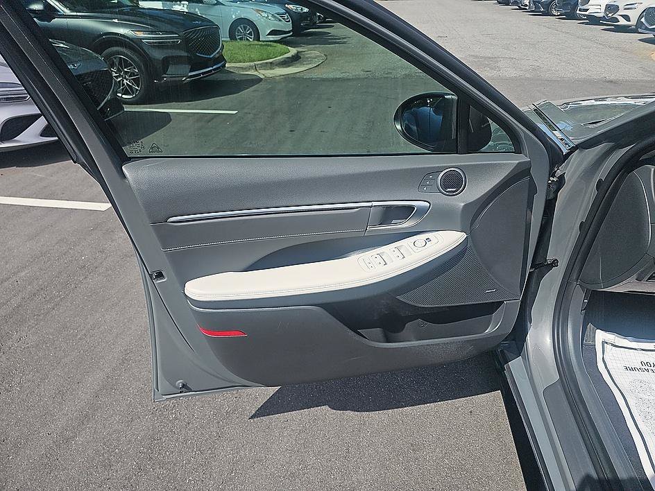 Used 2022 Hampton Gray Hyundai Limited image 11