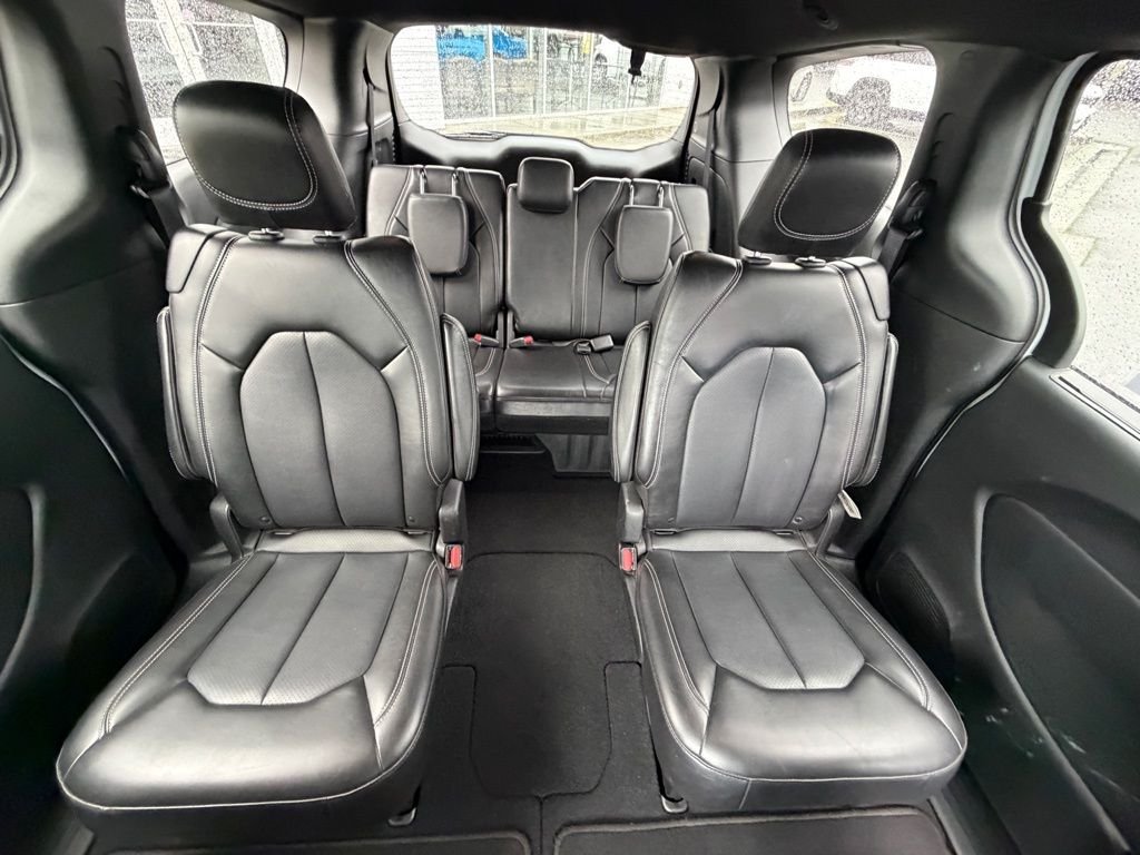 2025 Chrysler Pacifica Select - Photo 13