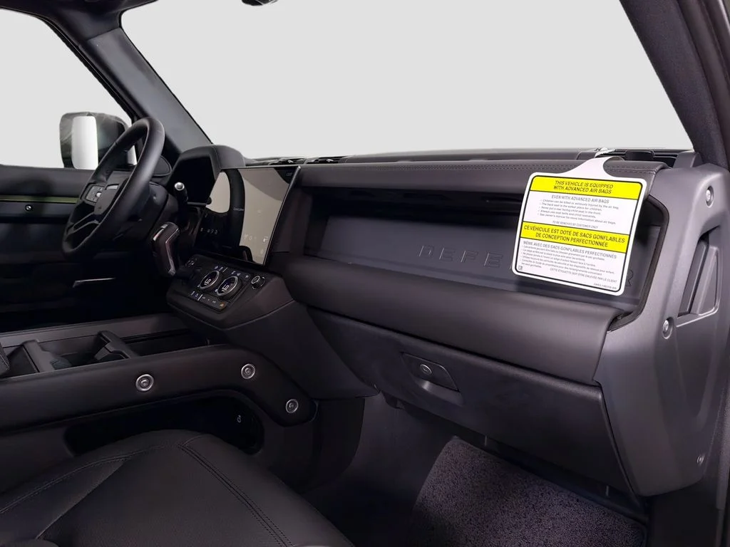New 2026 Woolstone Green Land Rover X-Dynamic SE image 31