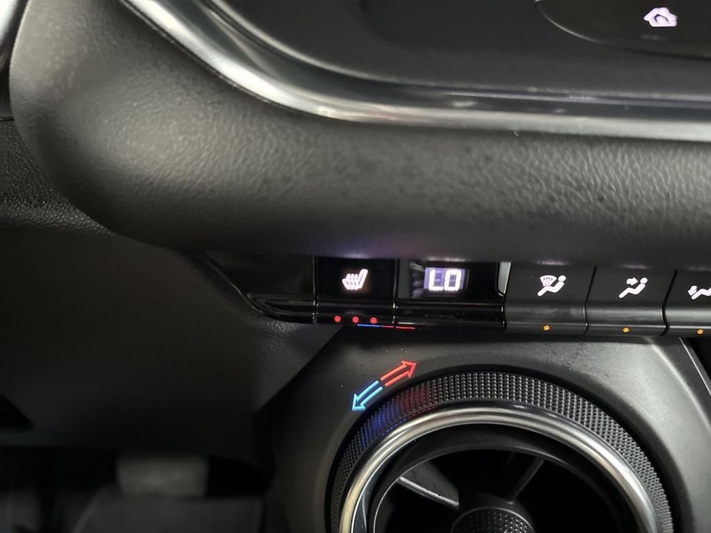 Used 2024 Summit White Chevrolet LT image 31