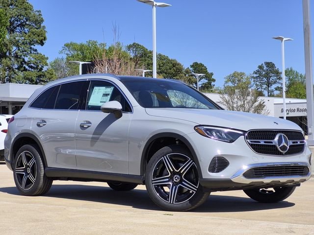 2026 Mercedes-Benz GLC GLC 300's photo
