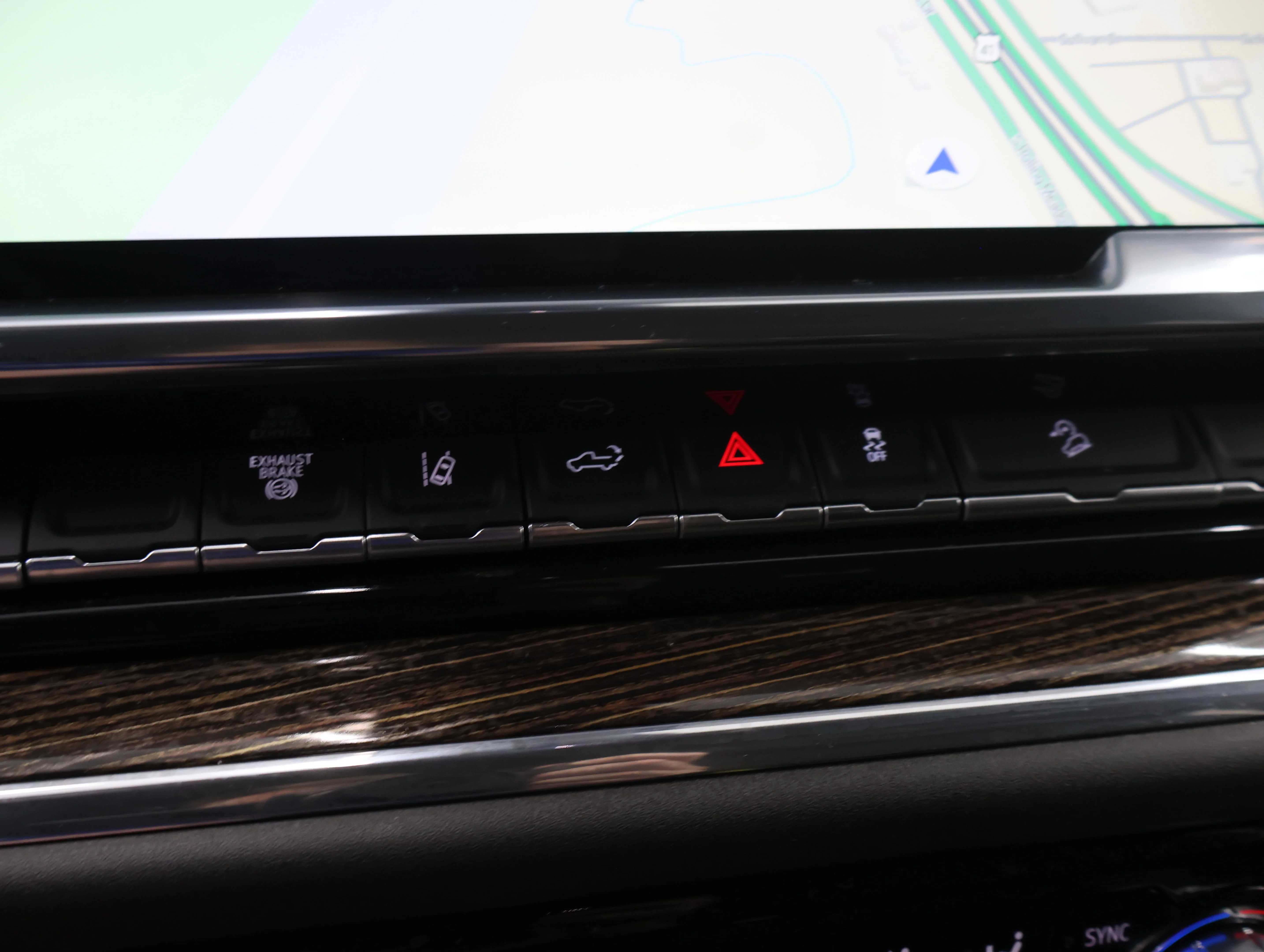 Used 2025 Summit White GMC SLE image 49