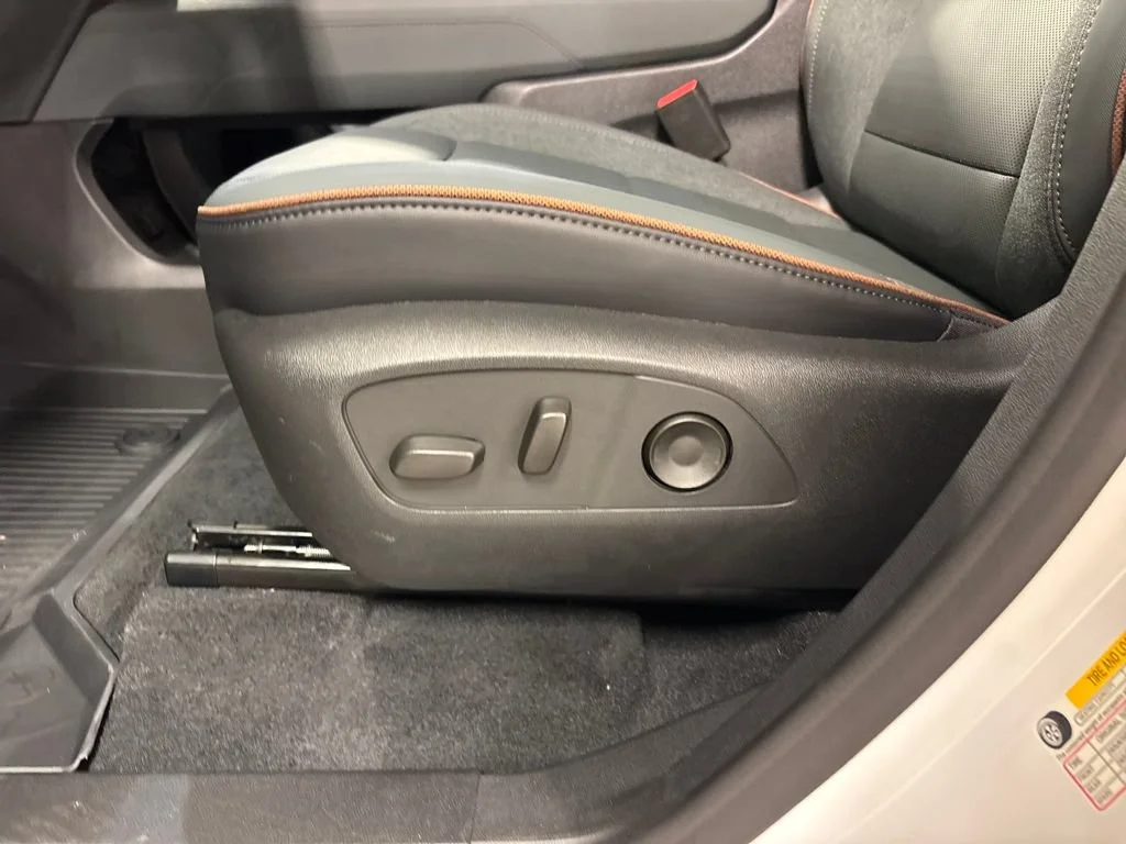 2026 GMC Acadia AT4 - Photo 25