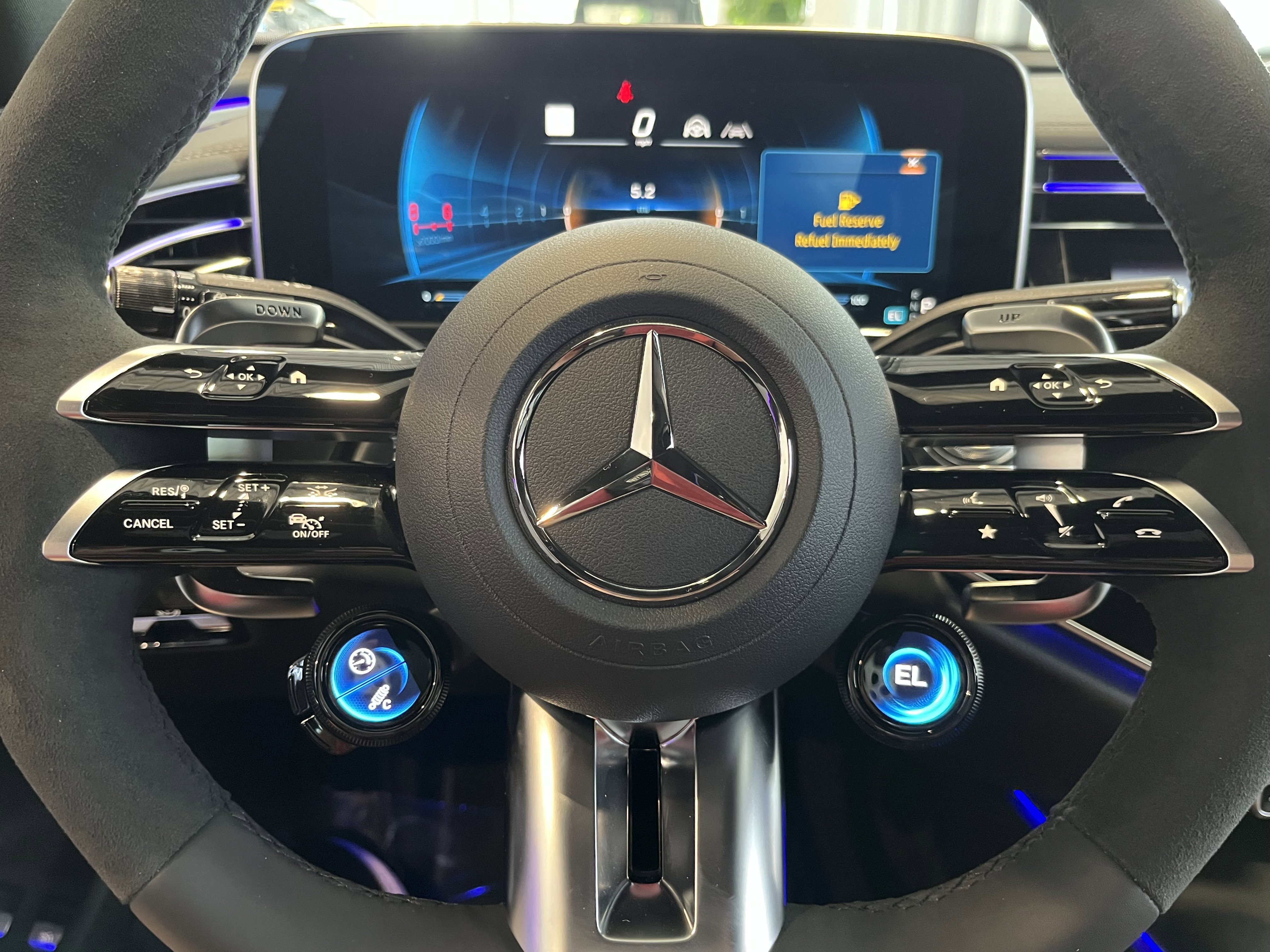 New 2026 MANUFAKTUR Moonlight White Magno Mercedes-Benz AMG® E 53 E image 23