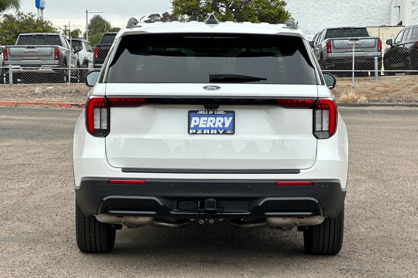 New 2026 Star White Metallic Tri-Coat Ford ST-Line image 4