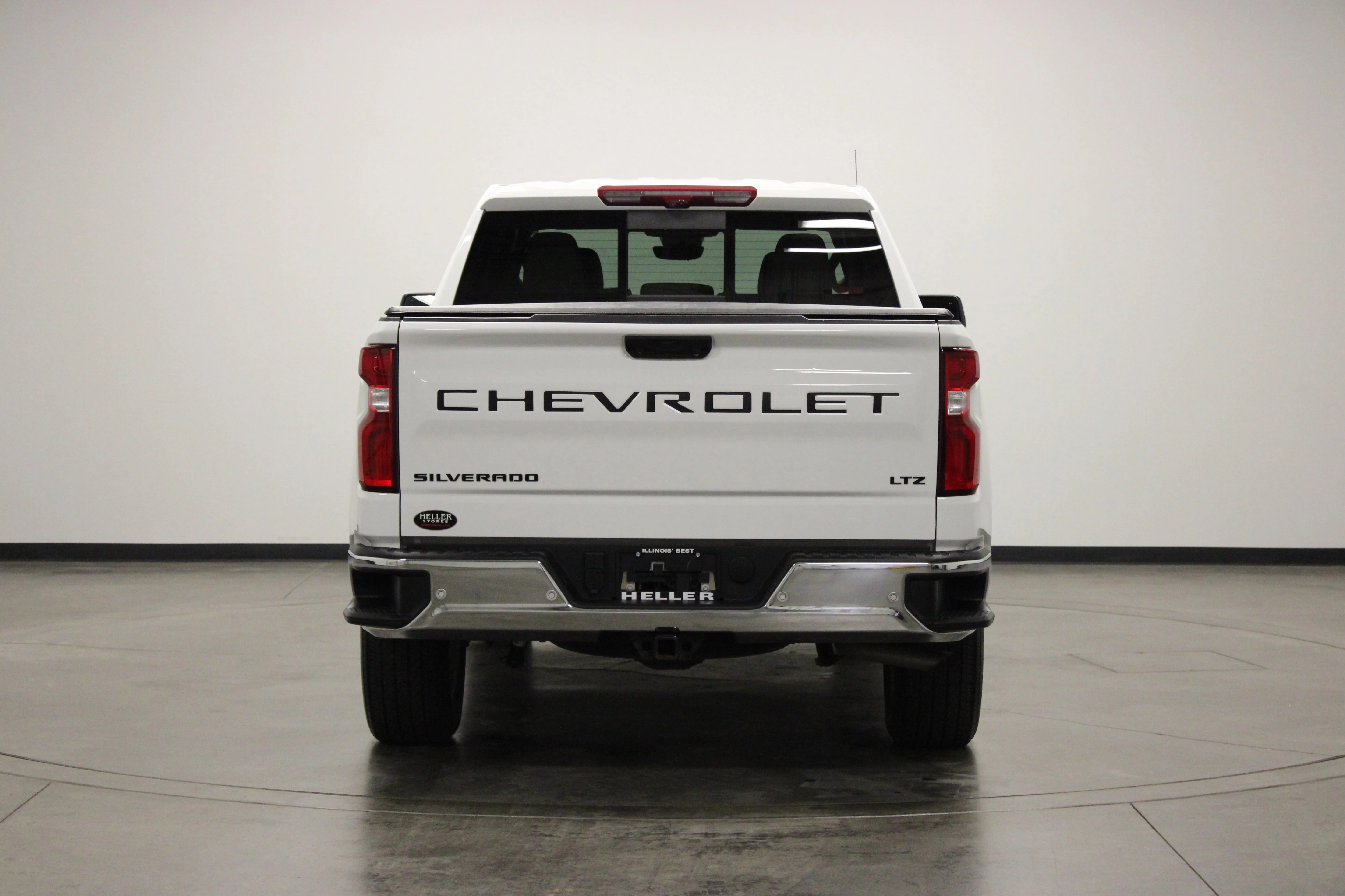 Used 2025 Summit White Chevrolet LTZ image 7