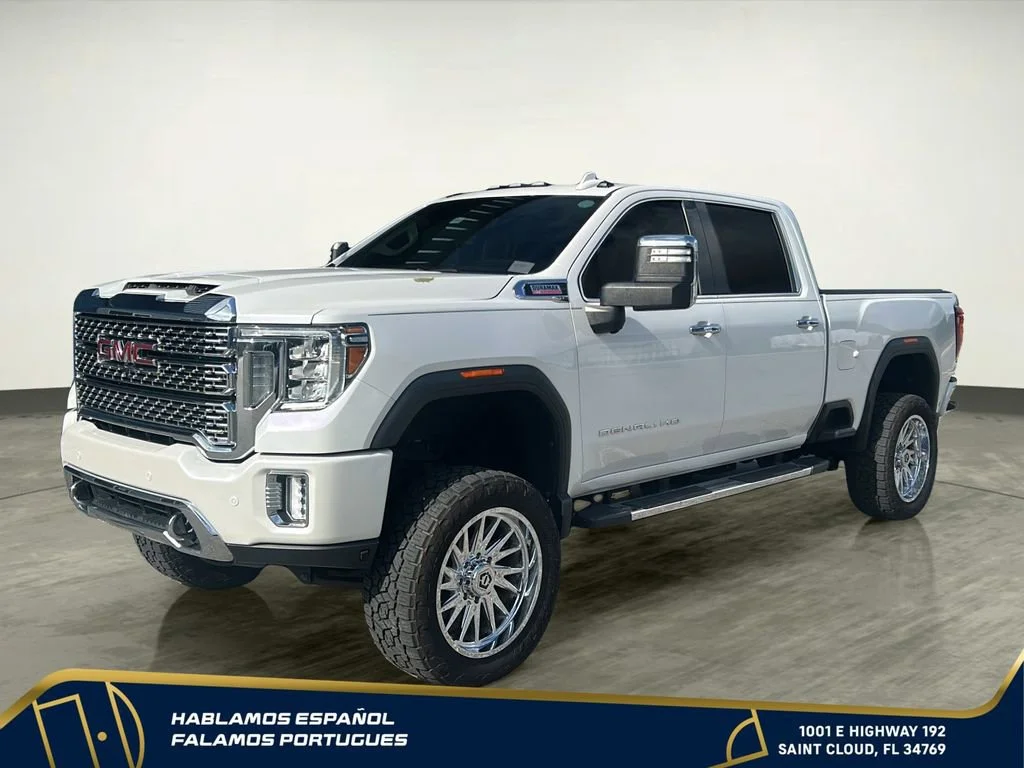 Used 2022 White Frost Tricoat GMC Denali image 2