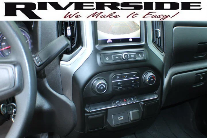 Used 2020 SILVER ICE METALLIC Chevrolet Custom image 11