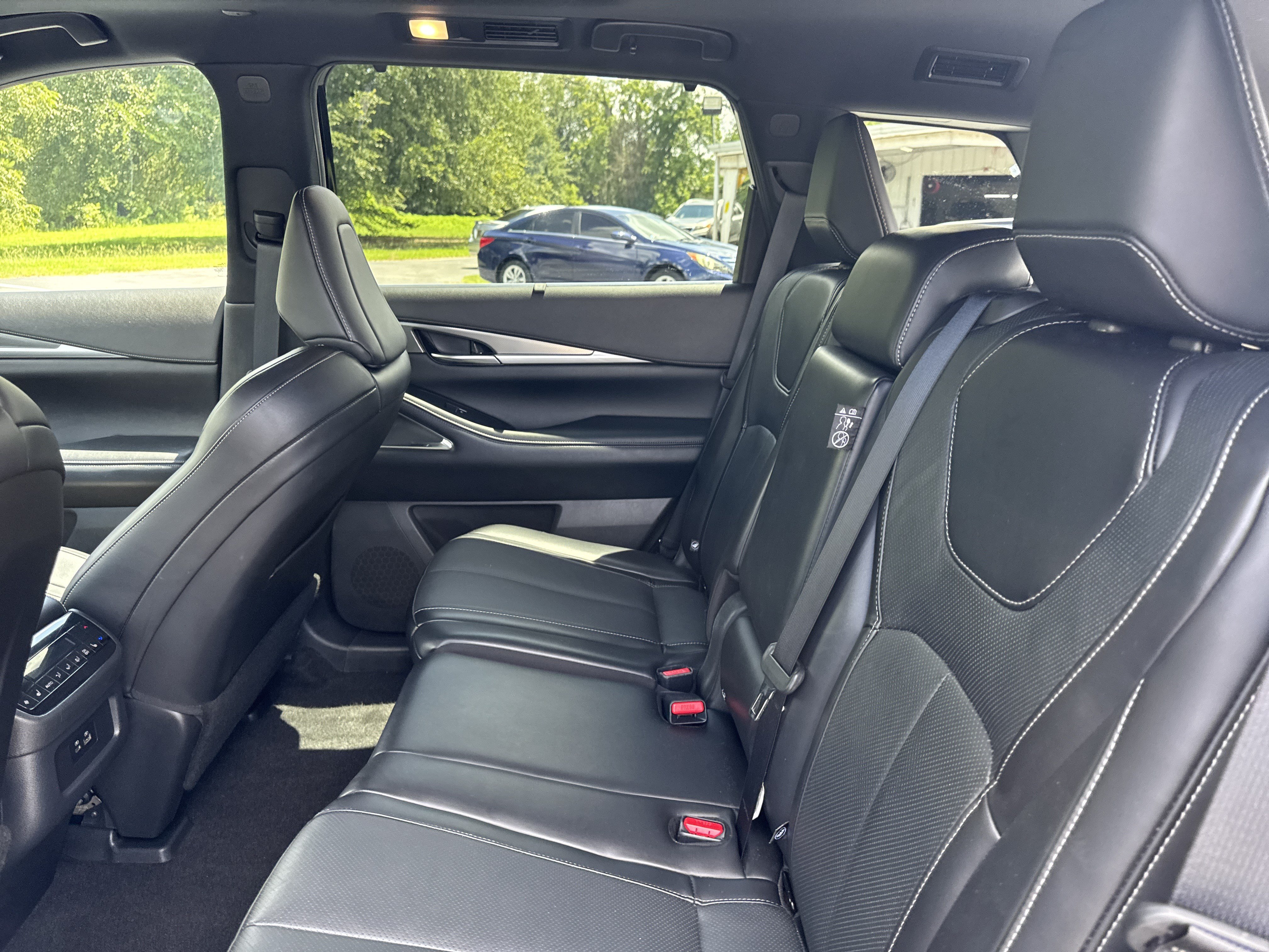 Used 2025 Mineral Black INFINITI LUXE image 26