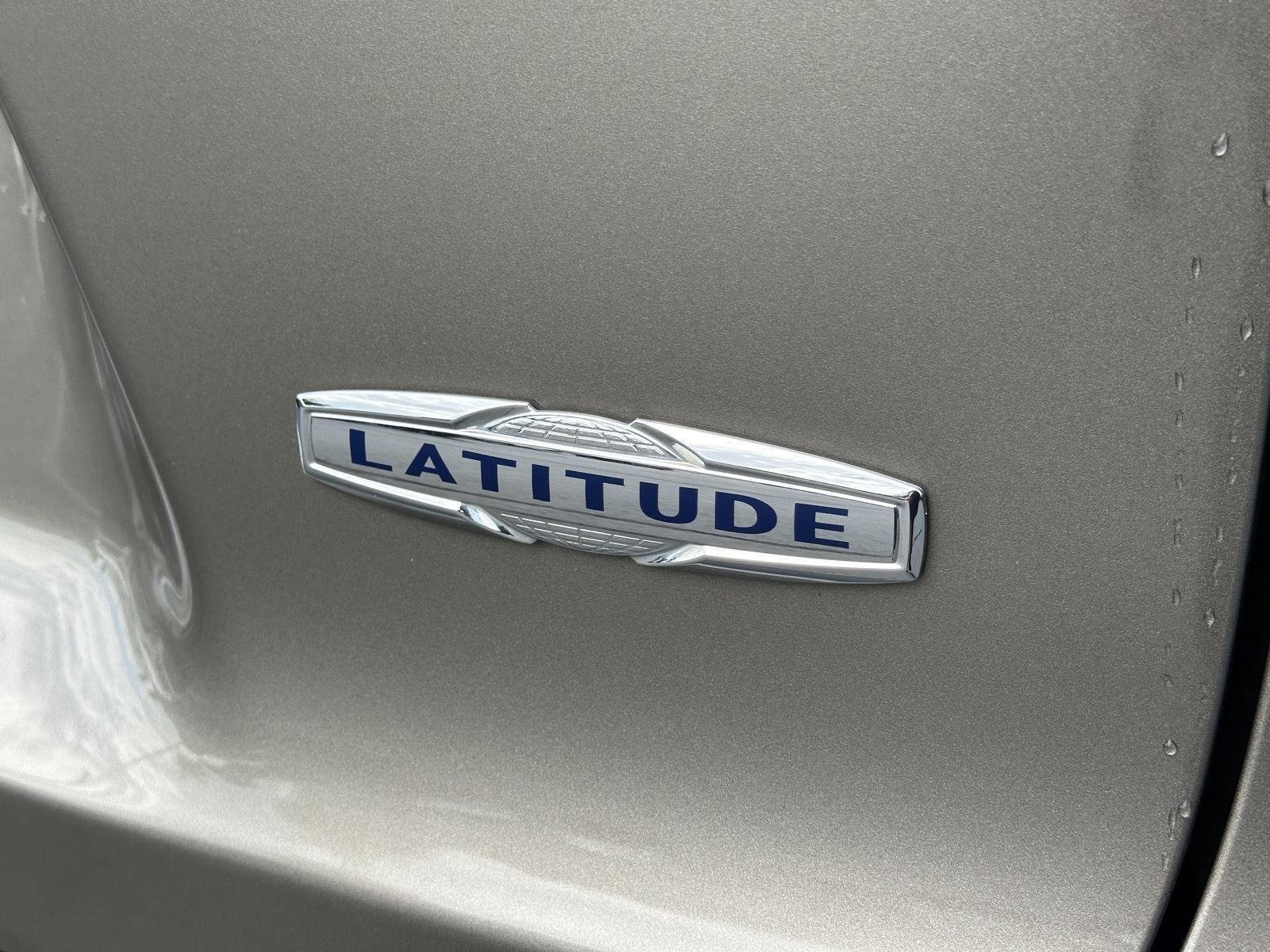 Used 2020 Light Brownstone Pearlcoat Jeep Latitude image 10