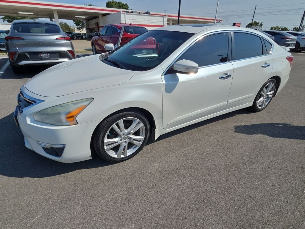 Used 2013 Pearl White Metallic Nissan 3.5 SL image 11