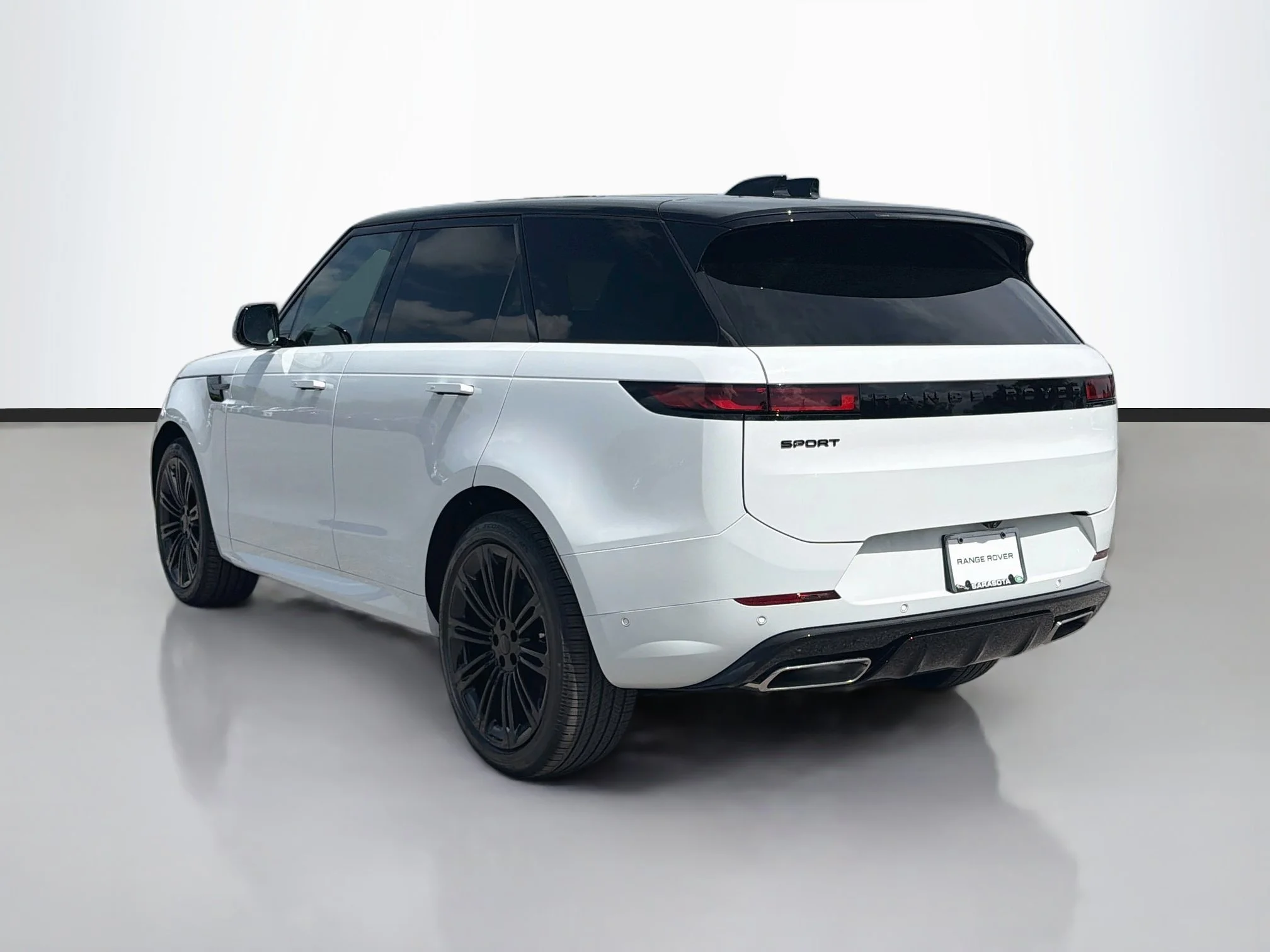 New 2026 Fuji White Land Rover Dynamic SE image 3