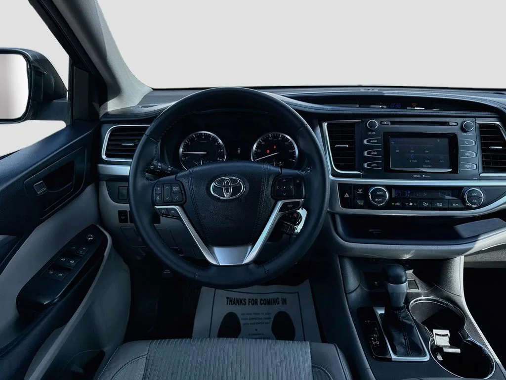 Used 2015 Gray Toyota LE Plus V6 image 25