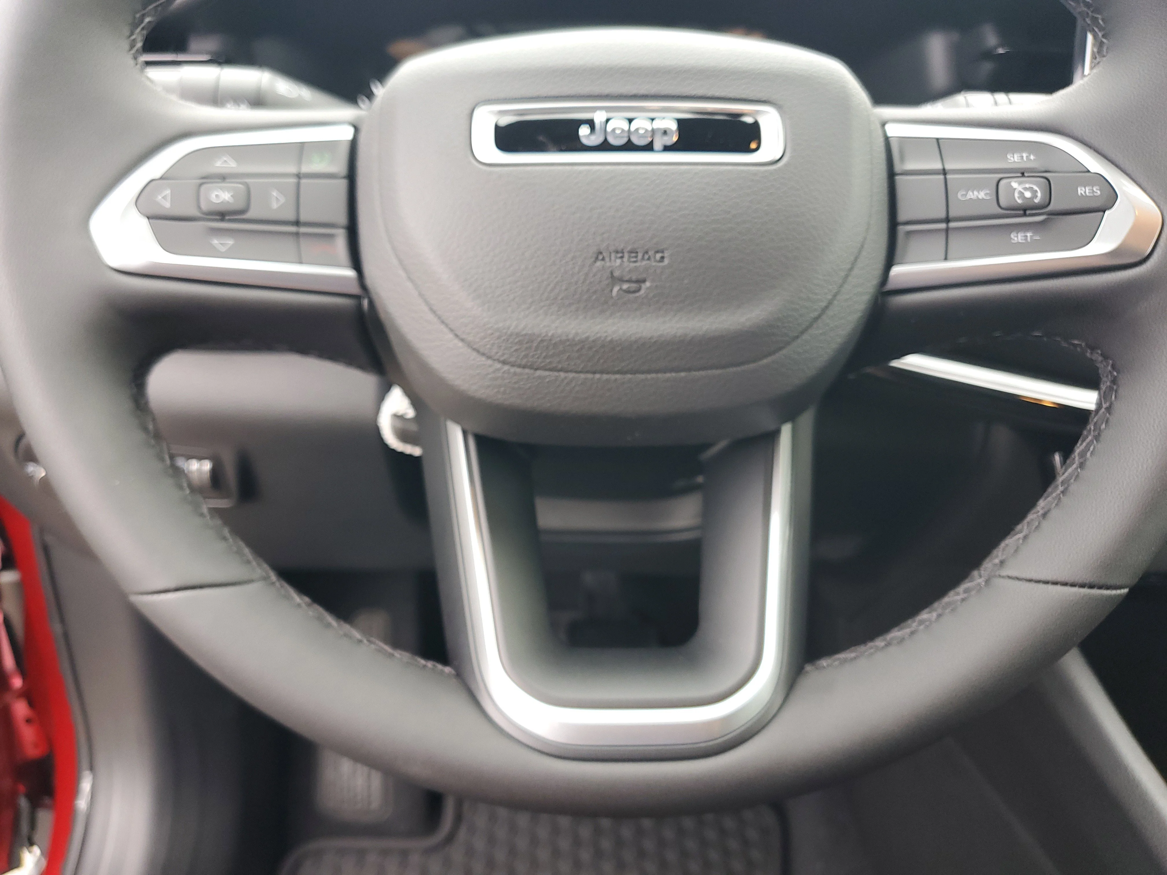 New 2026 Red Hot Pearl-Coat Exterior Paint Jeep Latitude image 23