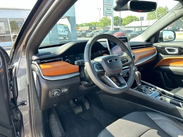 Used 2024 None Jeep Limited image 28