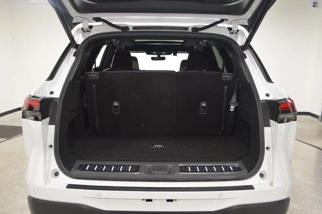 Certified Used 2026 White INFINITI SPORT image 35