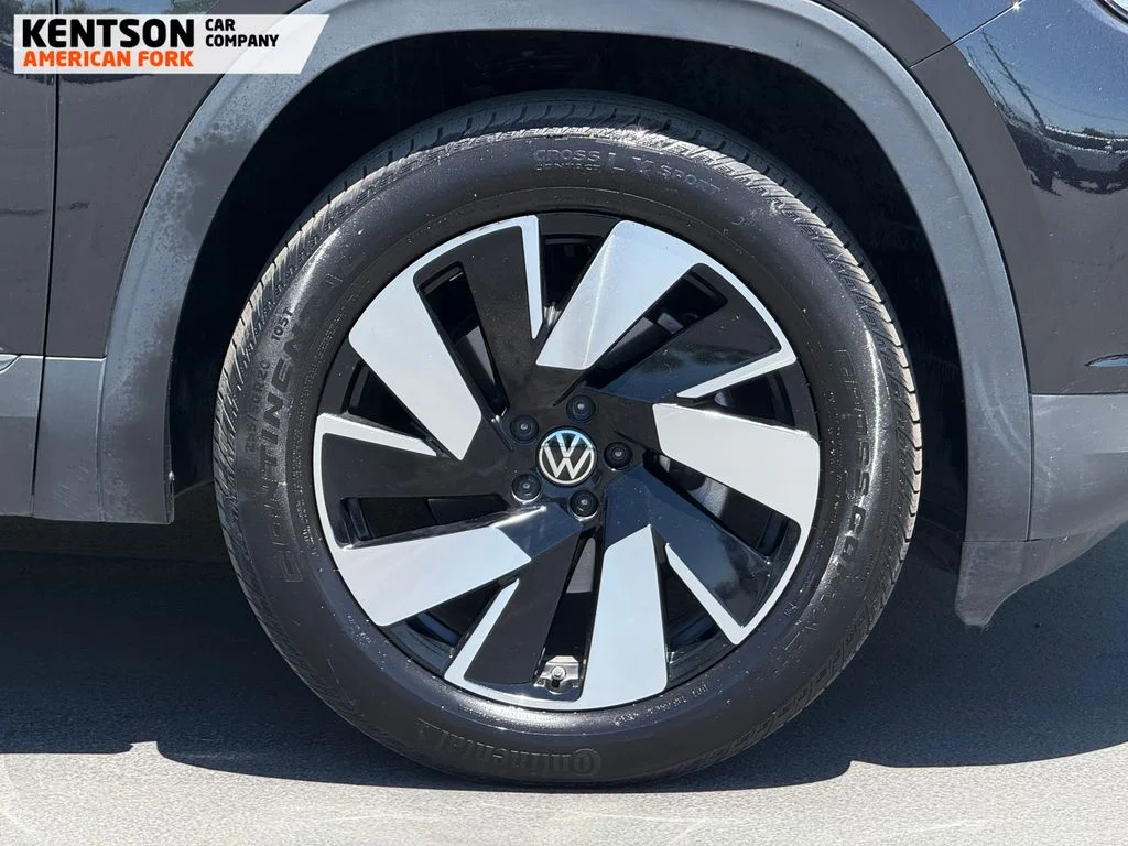Used 2025 Black Volkswagen 2.0T SE w/Technology image 11