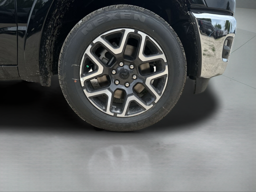 New 2026 Diamond Black Crystal Pearl-Coat Exterior Paint RAM Laramie image 45