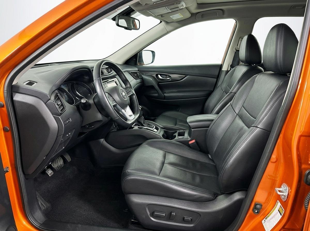 Used 2021 Monarch Orange Metallic Nissan SL image 9