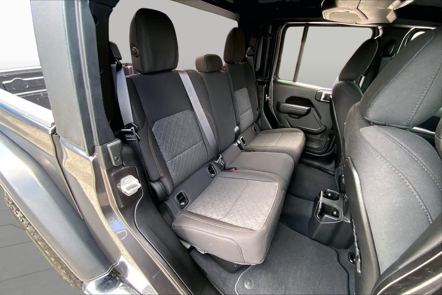 Used 2025 Granite Crystal Metallic Clearcoat Jeep Mojave image 20