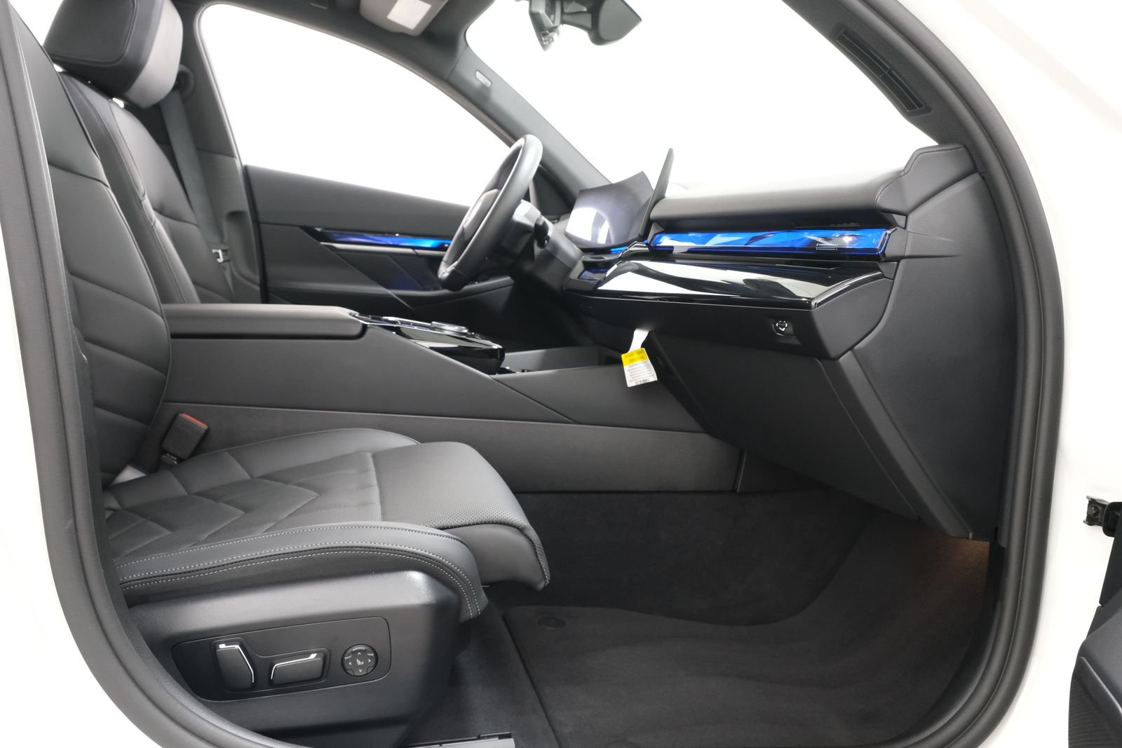 2025 BMW i5 M60 - Photo 42